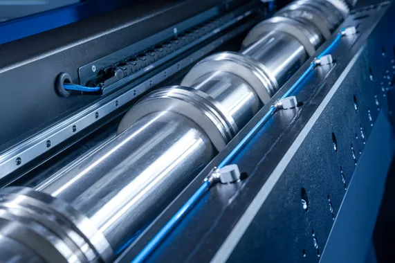 Detailaufnahme der Messerwelle der Slinet S1.5 mit automatischer Messerverstellung.